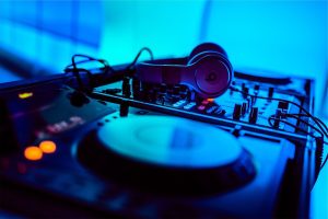 Hiring a Professional DJ-Iamdaparty.com